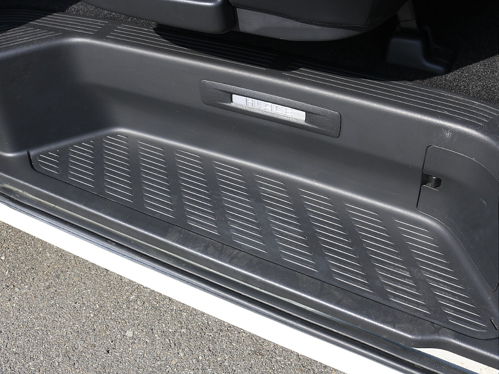 内外装、足回り、ナビと欲しい装備をパッケージングでコンプリートカスタム★もちろん追加カスタムもお任せください！どんなカスタムもお任せください！お客様のニーズに合わせたご提案をさせていただきます！