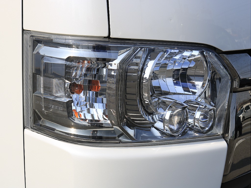 内外装、足回り、ナビと欲しい装備をパッケージングでコンプリートカスタム★もちろん追加カスタムもお任せください！どんなカスタムもお任せください！お客様のニーズに合わせたご提案をさせていただきます！