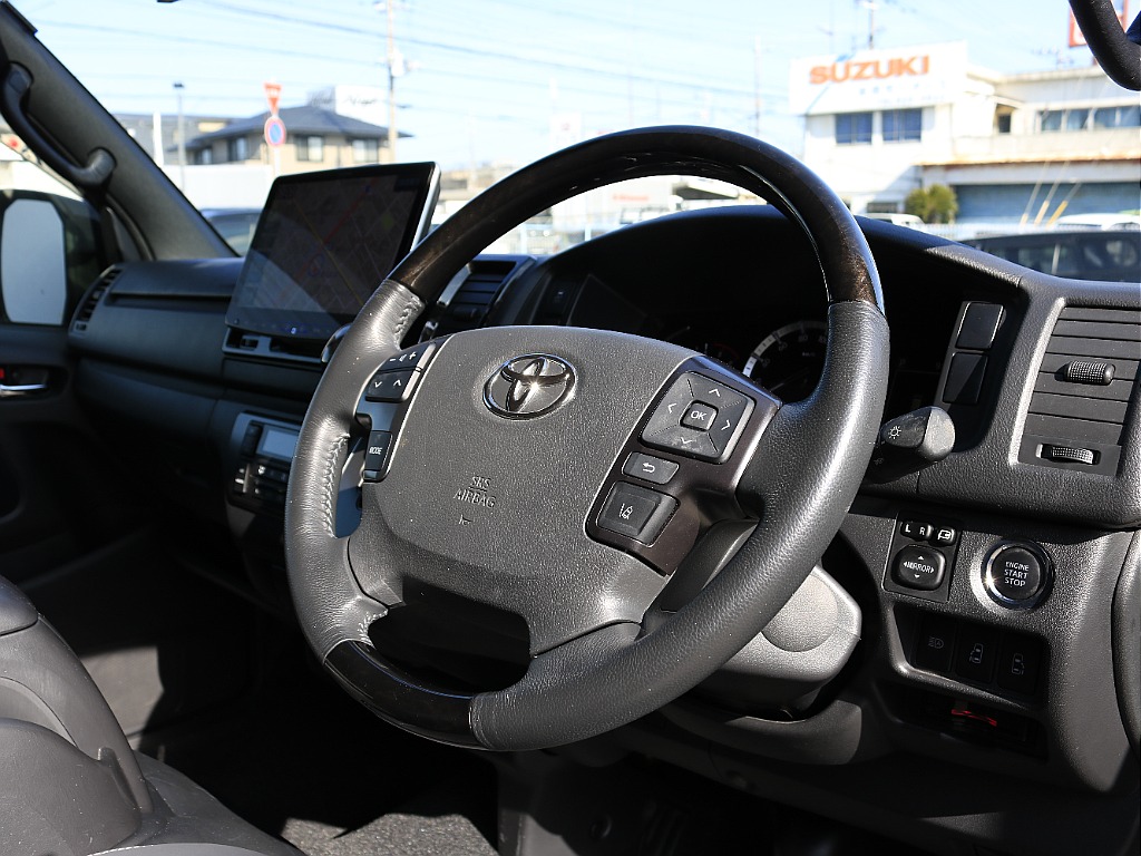 内外装、足回り、ナビと欲しい装備をパッケージングでコンプリートカスタム★もちろん追加カスタムもお任せください！どんなカスタムもお任せください！お客様のニーズに合わせたご提案をさせていただきます！