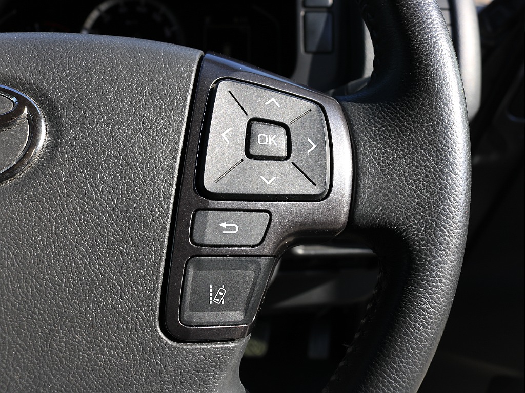 内外装、足回り、ナビと欲しい装備をパッケージングでコンプリートカスタム★もちろん追加カスタムもお任せください！どんなカスタムもお任せください！お客様のニーズに合わせたご提案をさせていただきます！