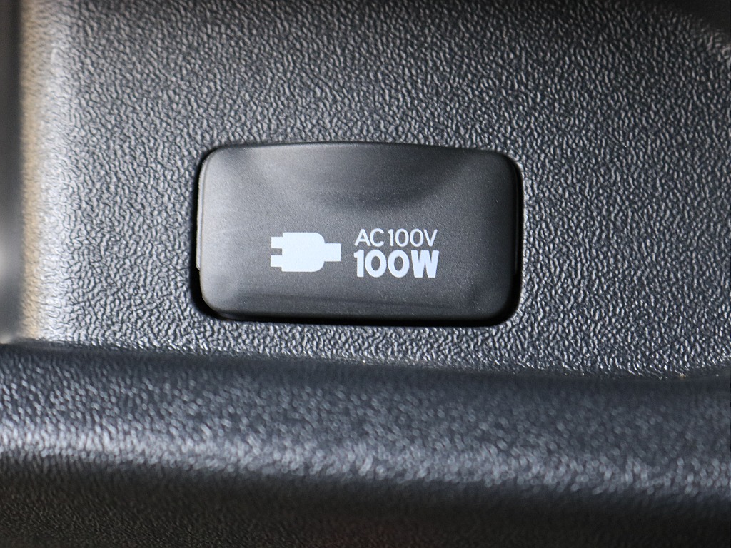 内外装、足回り、ナビと欲しい装備をパッケージングでコンプリートカスタム★もちろん追加カスタムもお任せください！どんなカスタムもお任せください！お客様のニーズに合わせたご提案をさせていただきます！