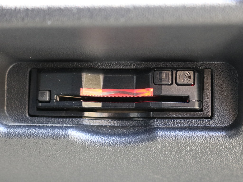 内外装、足回り、ナビと欲しい装備をパッケージングでコンプリートカスタム★もちろん追加カスタムもお任せください！どんなカスタムもお任せください！お客様のニーズに合わせたご提案をさせていただきます！