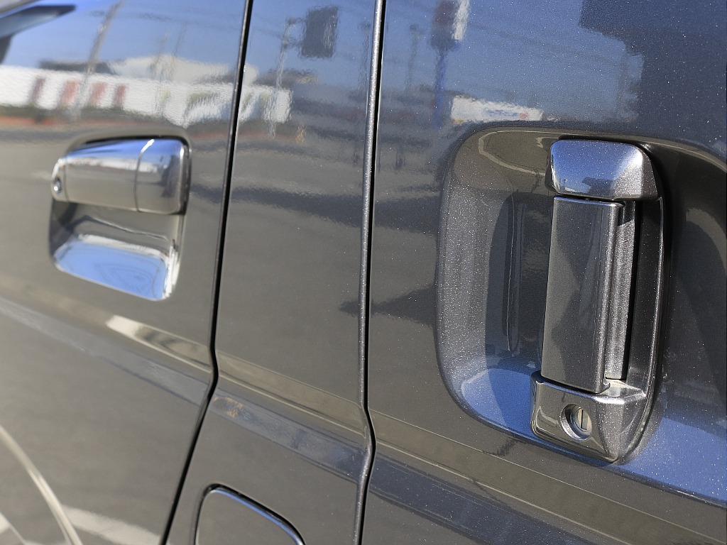 内外装、足回り、ナビと欲しい装備をパッケージングでコンプリートカスタム★もちろん追加カスタムもお任せください！どんなカスタムもお任せください！お客様のニーズに合わせたご提案をさせていただきます！