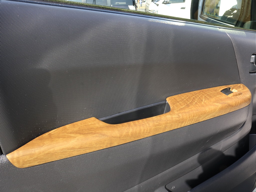 内外装、足回り、ナビと欲しい装備をパッケージングでコンプリートカスタム★もちろん追加カスタムもお任せください！どんなカスタムもお任せください！お客様のニーズに合わせたご提案をさせていただきます！