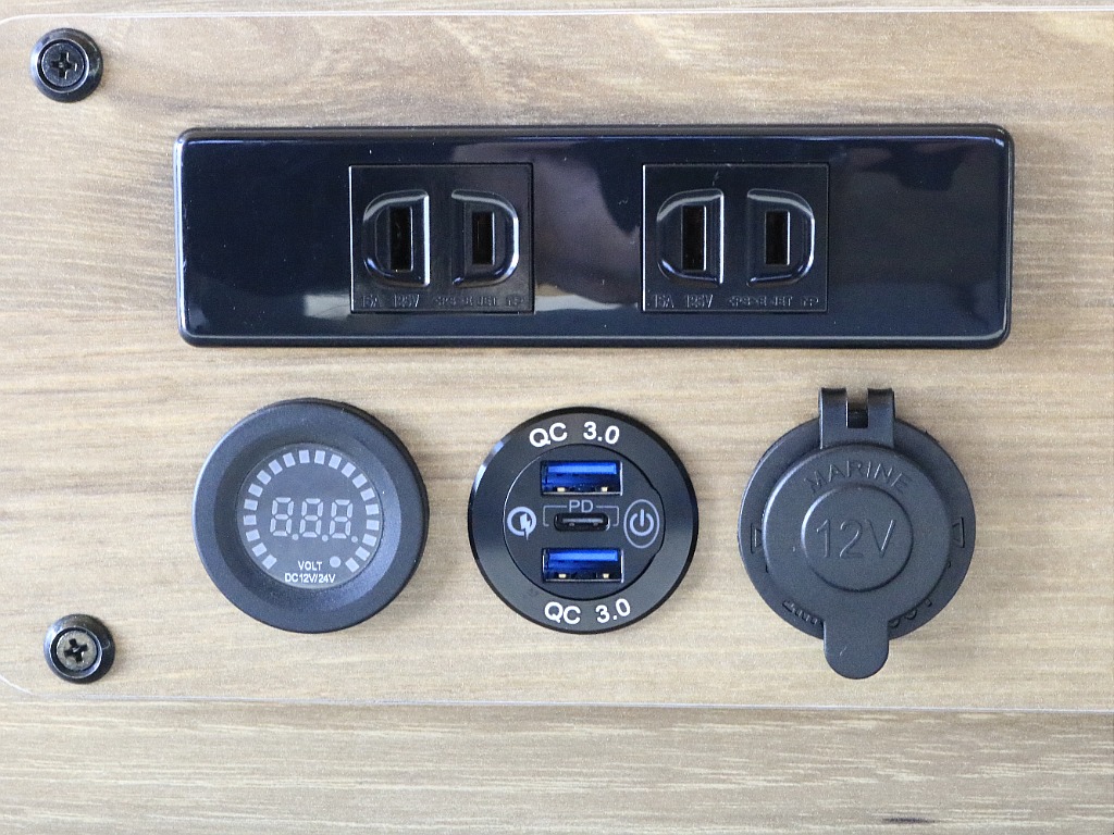 内外装、足回り、ナビと欲しい装備をパッケージングでコンプリートカスタム★もちろん追加カスタムもお任せください！どんなカスタムもお任せください！お客様のニーズに合わせたご提案をさせていただきます！