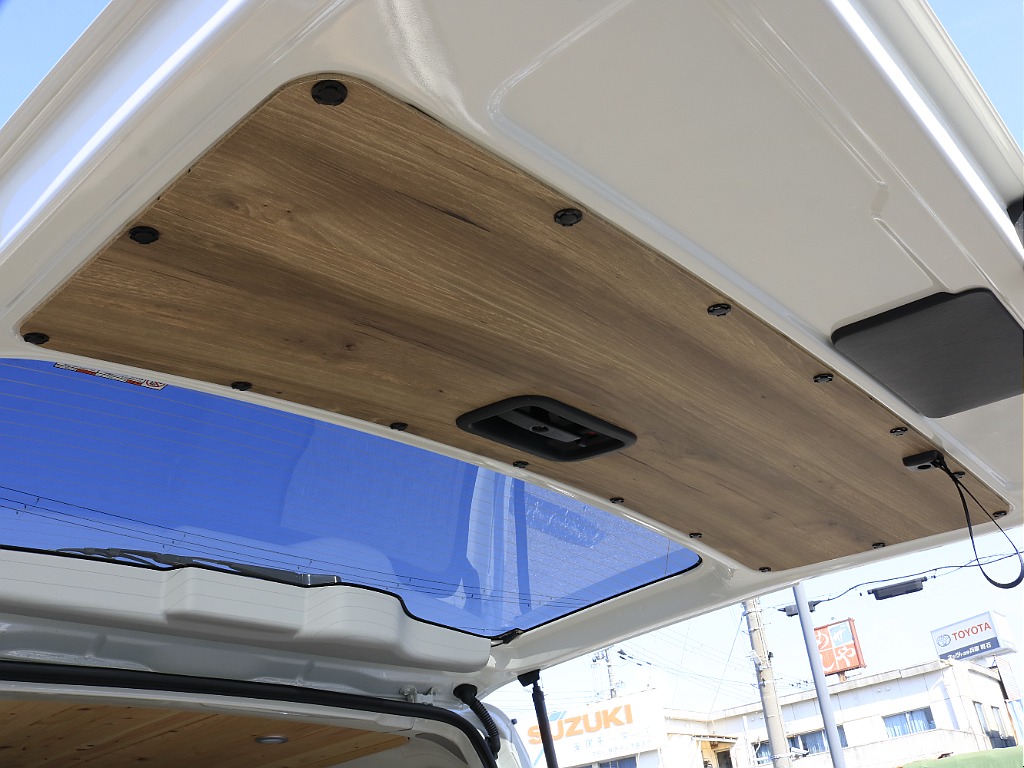 内外装、足回り、ナビと欲しい装備をパッケージングでコンプリートカスタム★もちろん追加カスタムもお任せください！どんなカスタムもお任せください！お客様のニーズに合わせたご提案をさせていただきます！