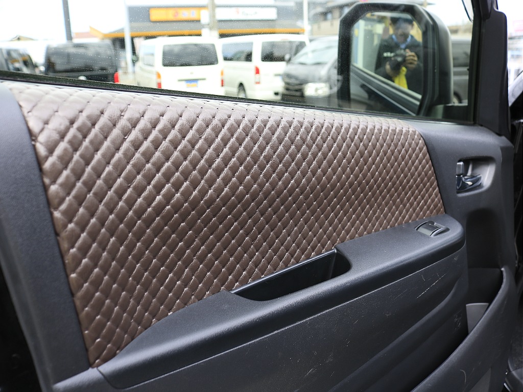 内外装、足回り、ナビと欲しい装備をパッケージングでコンプリートカスタム★もちろん追加カスタムもお任せください！どんなカスタムもお任せください！お客様のニーズに合わせたご提案をさせていただきます！