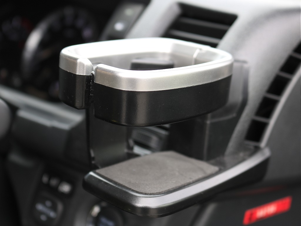 内外装、足回り、ナビと欲しい装備をパッケージングでコンプリートカスタム★もちろん追加カスタムもお任せください！どんなカスタムもお任せください！お客様のニーズに合わせたご提案をさせていただきます！