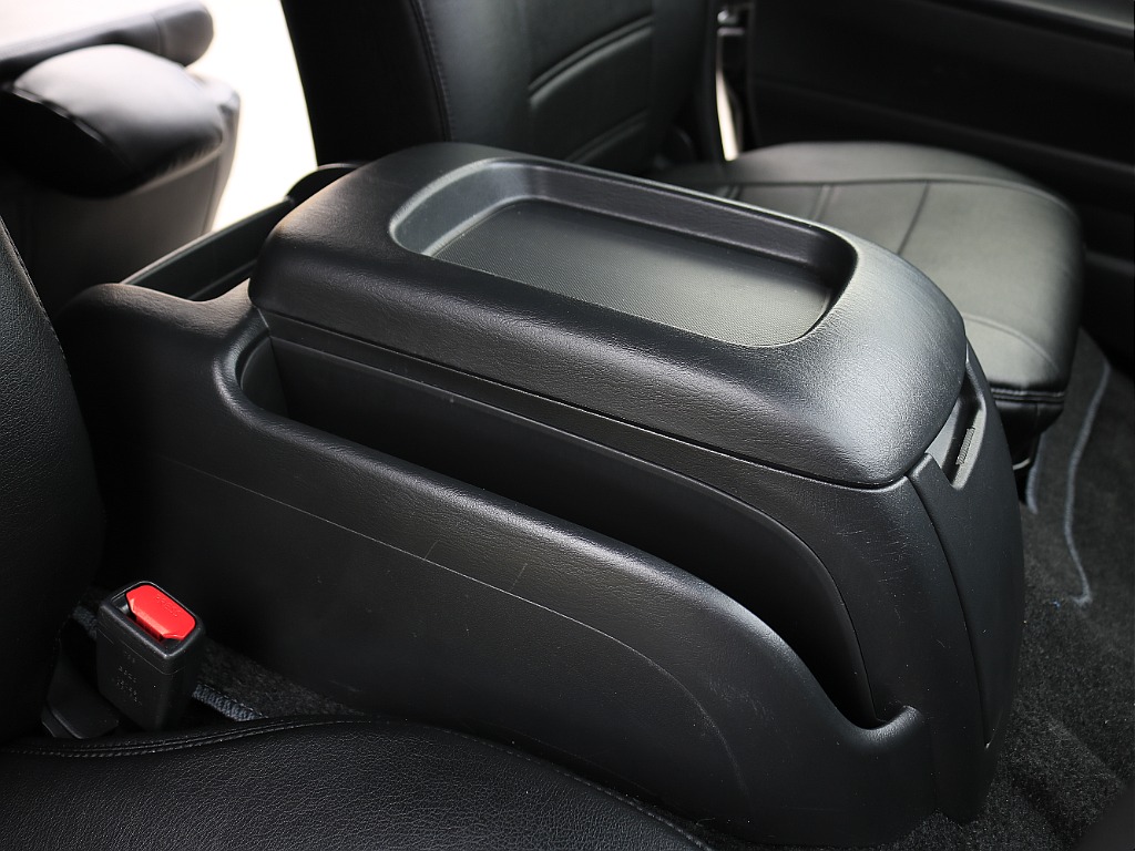 内外装、足回り、ナビと欲しい装備をパッケージングでコンプリートカスタム★もちろん追加カスタムもお任せください！どんなカスタムもお任せください！お客様のニーズに合わせたご提案をさせていただきます！