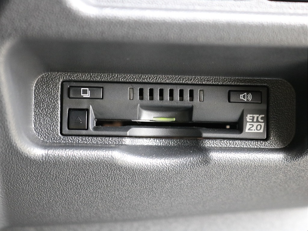 内外装、足回り、ナビと欲しい装備をパッケージングでコンプリートカスタム★もちろん追加カスタムもお任せください！どんなカスタムもお任せください！お客様のニーズに合わせたご提案をさせていただきます！