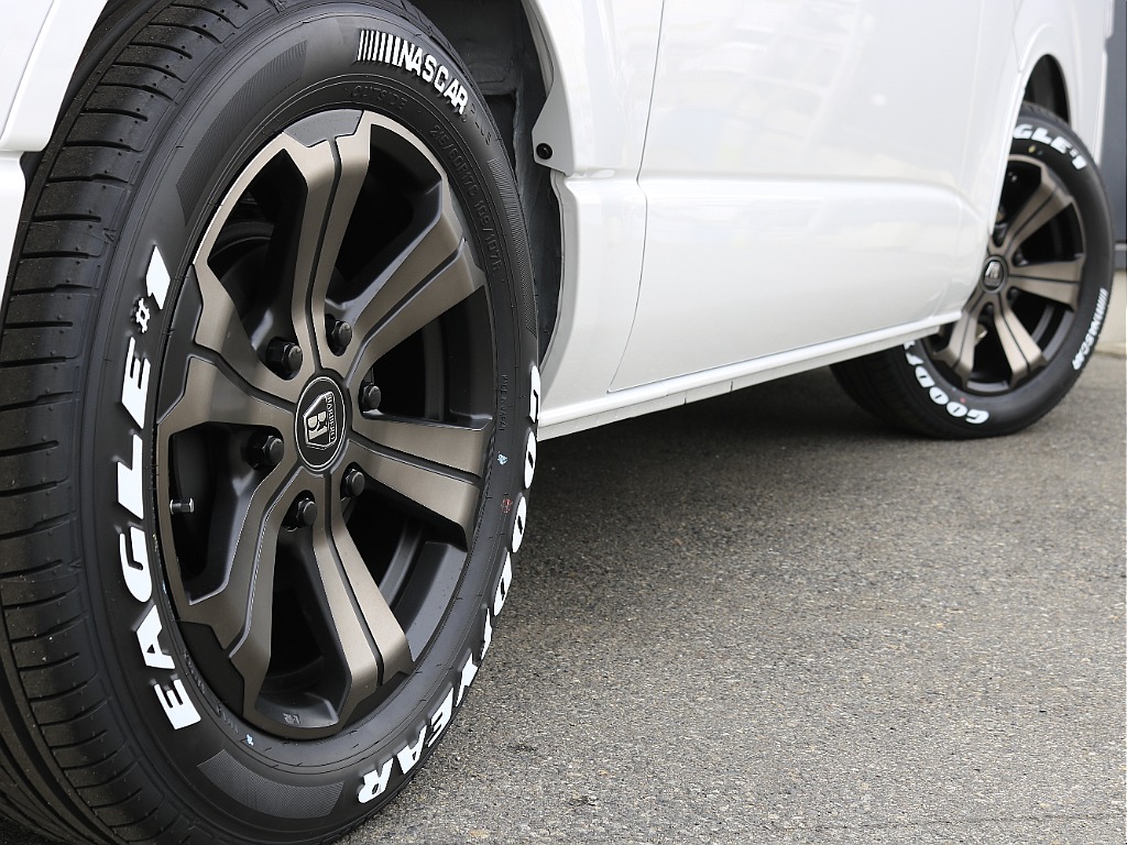 トヨタ ハイエースバン(13枚目)