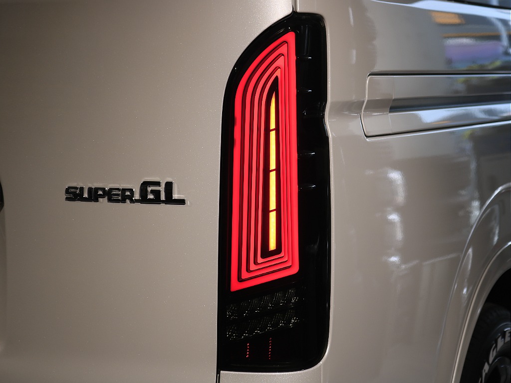 トヨタ ハイエースバン(50枚目)