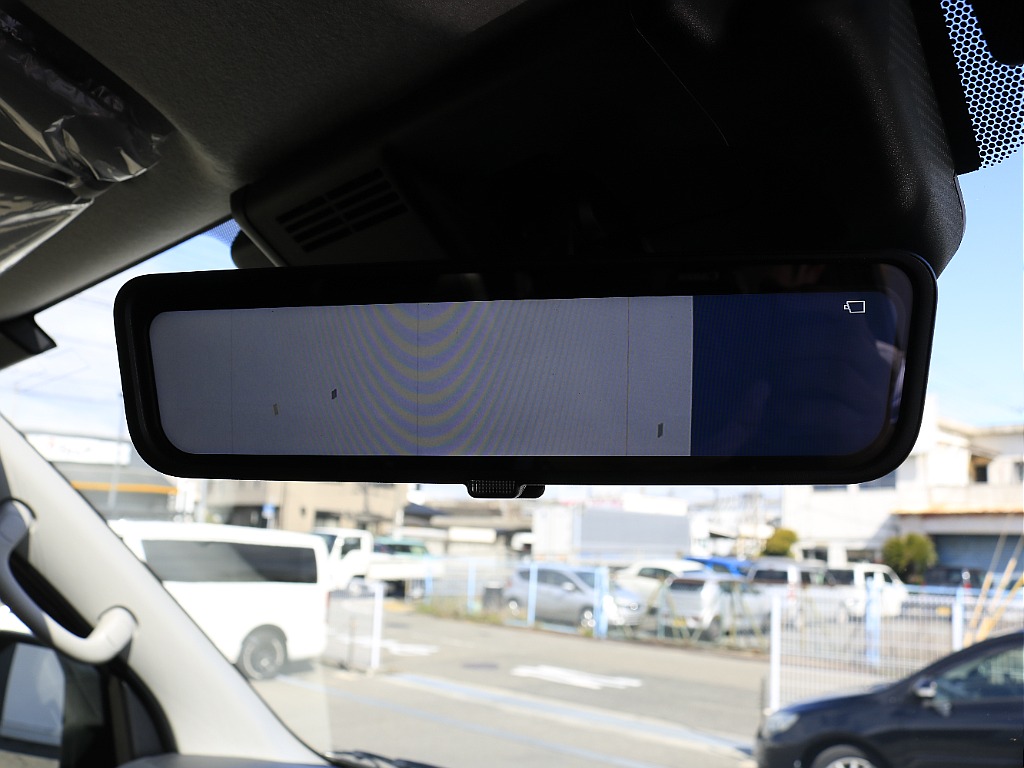 トヨタ ハイエース(3枚目)