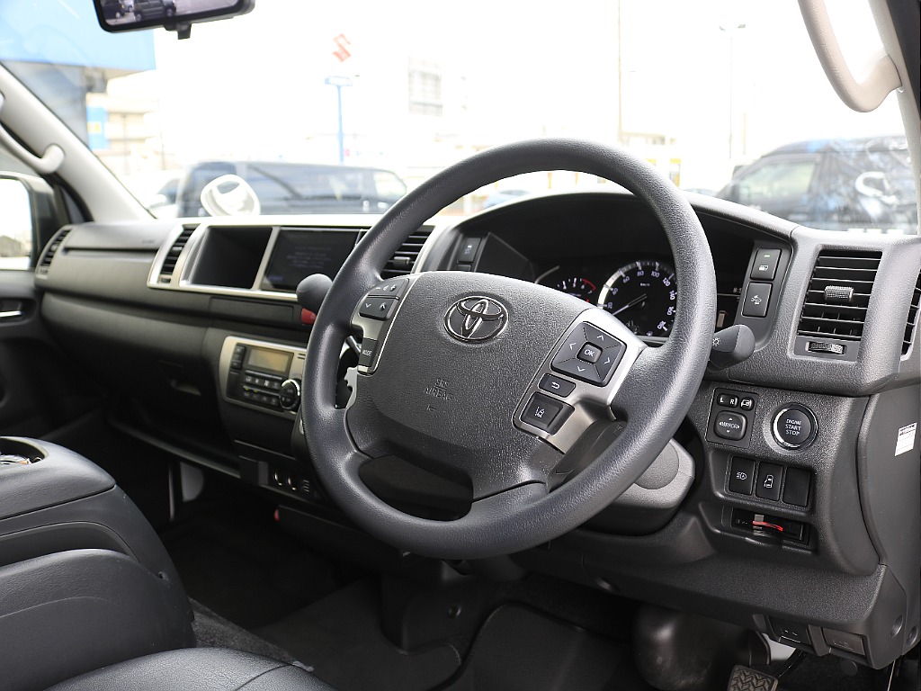 内外装、足回り、ナビと欲しい装備をパッケージングでコンプリートカスタム★もちろん追加カスタムもお任せください！どんなカスタムもお任せください！お客様のニーズに合わせたご提案をさせていただきます！