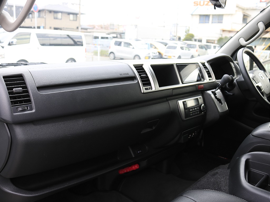 内外装、足回り、ナビと欲しい装備をパッケージングでコンプリートカスタム★もちろん追加カスタムもお任せください！どんなカスタムもお任せください！お客様のニーズに合わせたご提案をさせていただきます！