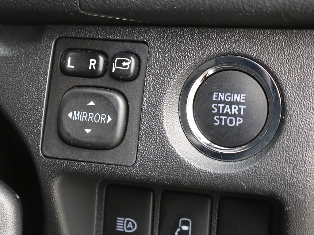 内外装、足回り、ナビと欲しい装備をパッケージングでコンプリートカスタム★もちろん追加カスタムもお任せください！どんなカスタムもお任せください！お客様のニーズに合わせたご提案をさせていただきます！