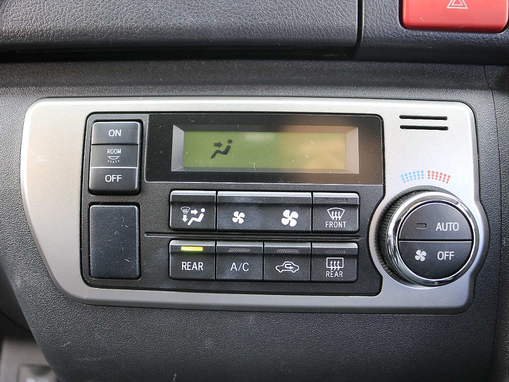 内外装、足回り、ナビと欲しい装備をパッケージングでコンプリートカスタム★もちろん追加カスタムもお任せください！どんなカスタムもお任せください！お客様のニーズに合わせたご提案をさせていただきます！