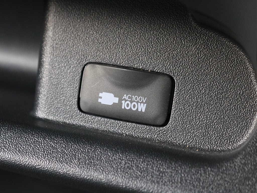 内外装、足回り、ナビと欲しい装備をパッケージングでコンプリートカスタム★もちろん追加カスタムもお任せください！どんなカスタムもお任せください！お客様のニーズに合わせたご提案をさせていただきます！