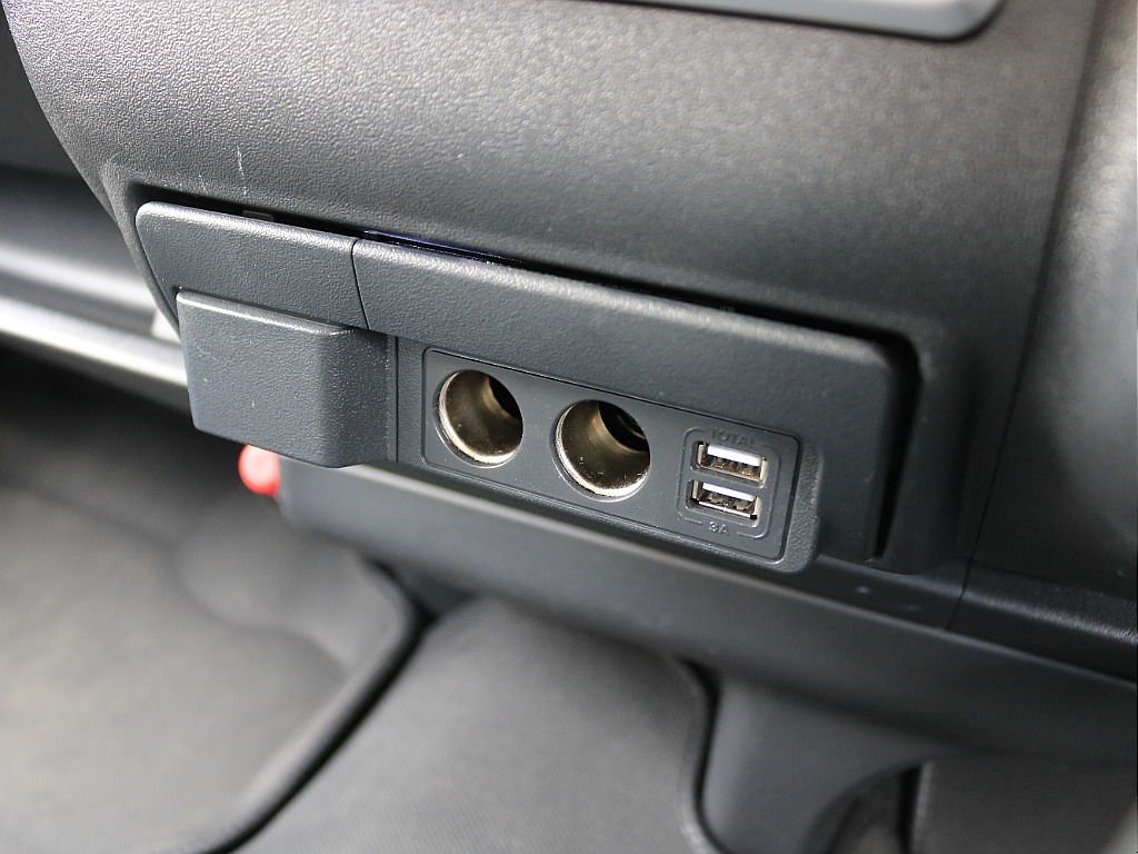 内外装、足回り、ナビと欲しい装備をパッケージングでコンプリートカスタム★もちろん追加カスタムもお任せください！どんなカスタムもお任せください！お客様のニーズに合わせたご提案をさせていただきます！