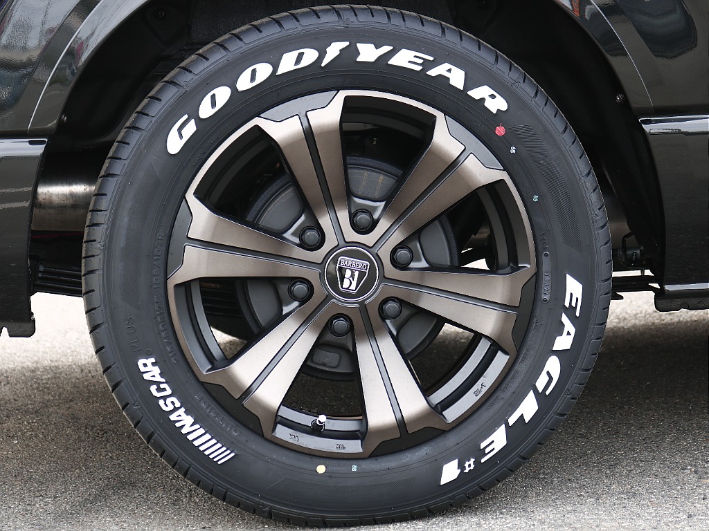 定番のナスカータイヤを装着