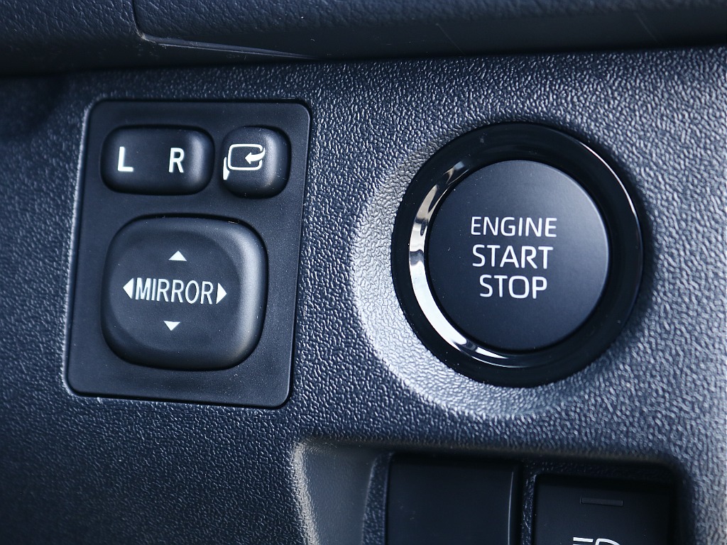 内外装、足回り、ナビと欲しい装備をパッケージングでコンプリートカスタム★もちろん追加カスタムもお任せください！どんなカスタムもお任せください！お客様のニーズに合わせたご提案をさせていただきます！