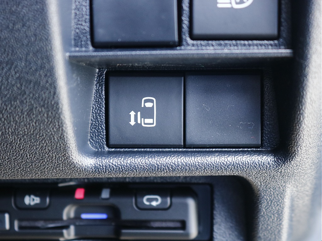 内外装、足回り、ナビと欲しい装備をパッケージングでコンプリートカスタム★もちろん追加カスタムもお任せください！どんなカスタムもお任せください！お客様のニーズに合わせたご提案をさせていただきます！