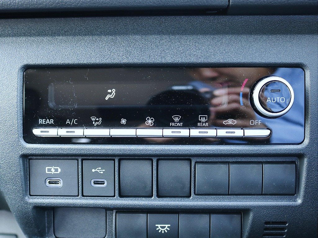 内外装、足回り、ナビと欲しい装備をパッケージングでコンプリートカスタム★もちろん追加カスタムもお任せください！どんなカスタムもお任せください！お客様のニーズに合わせたご提案をさせていただきます！