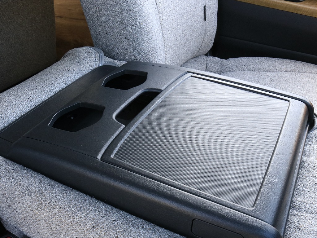 内外装、足回り、ナビと欲しい装備をパッケージングでコンプリートカスタム★もちろん追加カスタムもお任せください！どんなカスタムもお任せください！お客様のニーズに合わせたご提案をさせていただきます！