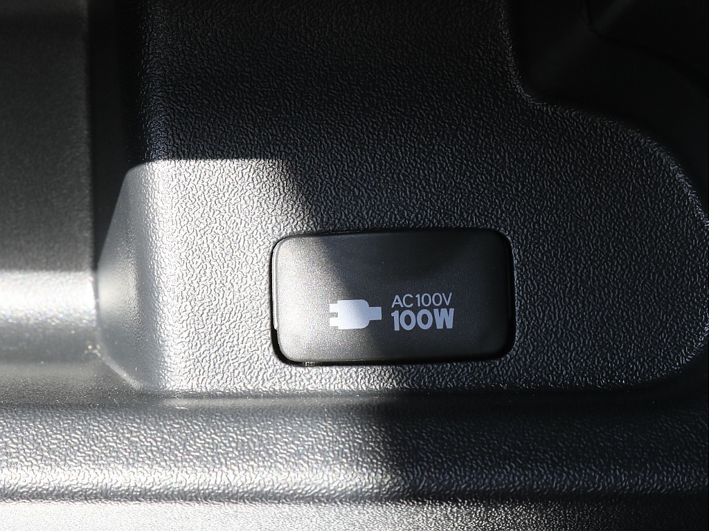 内外装、足回り、ナビと欲しい装備をパッケージングでコンプリートカスタム★もちろん追加カスタムもお任せください！どんなカスタムもお任せください！お客様のニーズに合わせたご提案をさせていただきます！