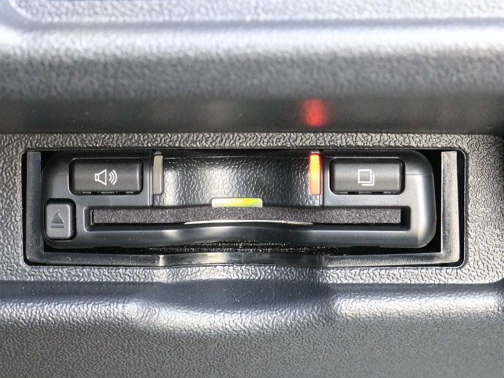 内外装、足回り、ナビと欲しい装備をパッケージングでコンプリートカスタム★もちろん追加カスタムもお任せください！どんなカスタムもお任せください！お客様のニーズに合わせたご提案をさせていただきます！