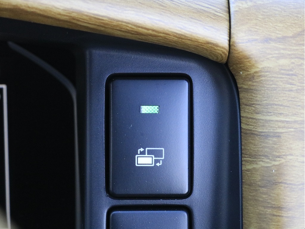 内外装、足回り、ナビと欲しい装備をパッケージングでコンプリートカスタム★もちろん追加カスタムもお任せください！どんなカスタムもお任せください！お客様のニーズに合わせたご提案をさせていただきます！