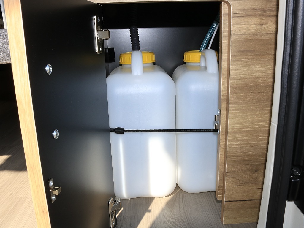 内外装、足回り、ナビと欲しい装備をパッケージングでコンプリートカスタム★もちろん追加カスタムもお任せください！どんなカスタムもお任せください！お客様のニーズに合わせたご提案をさせていただきます！