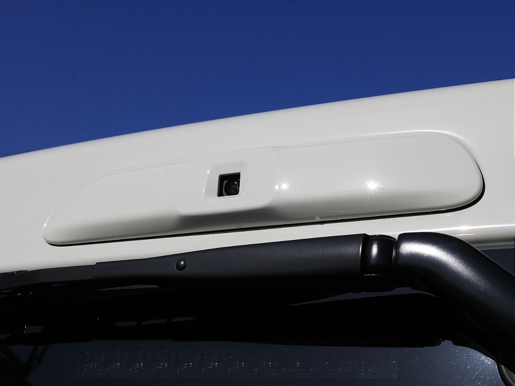 内外装、足回り、ナビと欲しい装備をパッケージングでコンプリートカスタム★もちろん追加カスタムもお任せください！どんなカスタムもお任せください！お客様のニーズに合わせたご提案をさせていただきます！