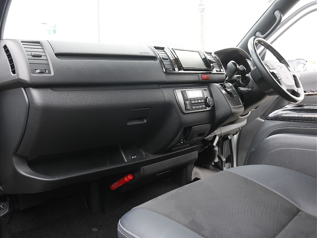 内外装、足回り、ナビと欲しい装備をパッケージングでコンプリートカスタム★もちろん追加カスタムもお任せください！どんなカスタムもお任せください！お客様のニーズに合わせたご提案をさせていただきます！