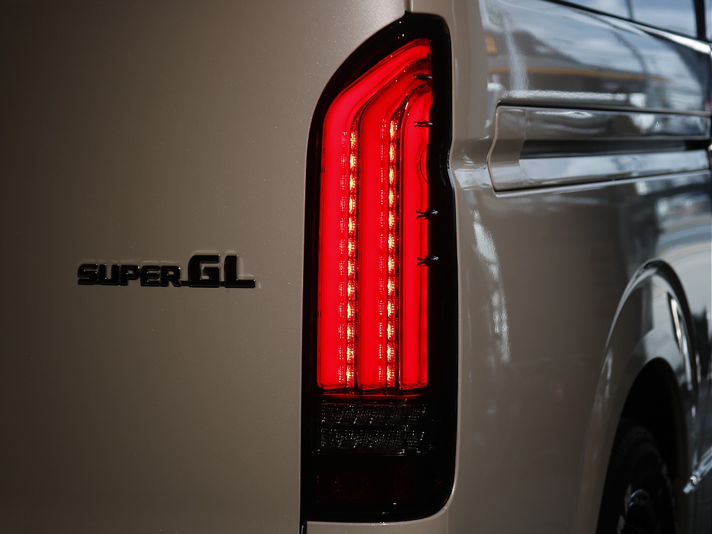 内外装、足回り、ナビと欲しい装備をパッケージングでコンプリートカスタム★もちろん追加カスタムもお任せください！どんなカスタムもお任せください！お客様のニーズに合わせたご提案をさせていただきます！