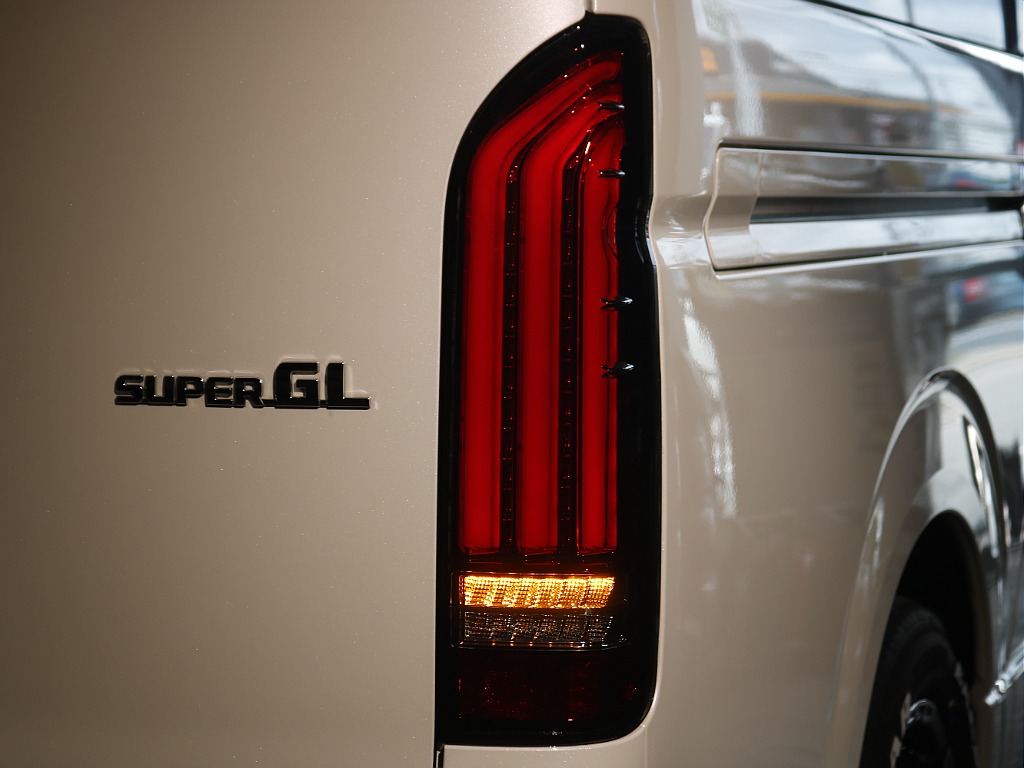 内外装、足回り、ナビと欲しい装備をパッケージングでコンプリートカスタム★もちろん追加カスタムもお任せください！どんなカスタムもお任せください！お客様のニーズに合わせたご提案をさせていただきます！