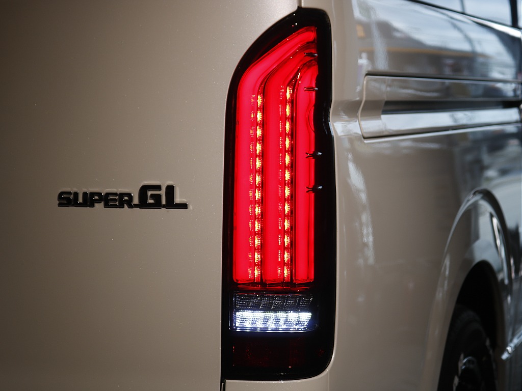 内外装、足回り、ナビと欲しい装備をパッケージングでコンプリートカスタム★もちろん追加カスタムもお任せください！どんなカスタムもお任せください！お客様のニーズに合わせたご提案をさせていただきます！