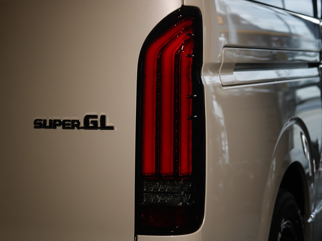 内外装、足回り、ナビと欲しい装備をパッケージングでコンプリートカスタム★もちろん追加カスタムもお任せください！どんなカスタムもお任せください！お客様のニーズに合わせたご提案をさせていただきます！