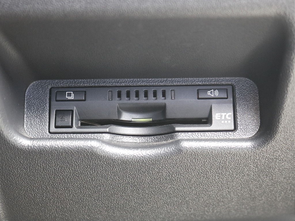 内外装、足回り、ナビと欲しい装備をパッケージングでコンプリートカスタム★もちろん追加カスタムもお任せください！どんなカスタムもお任せください！お客様のニーズに合わせたご提案をさせていただきます！