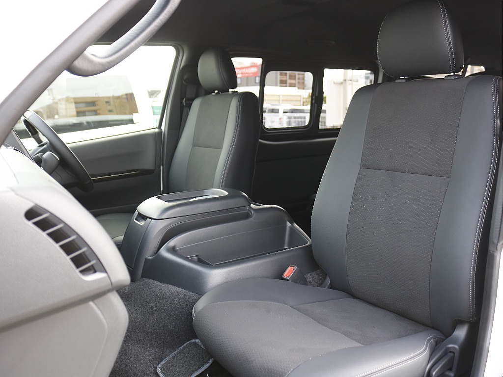 トヨタ ハイエースバン(17枚目)