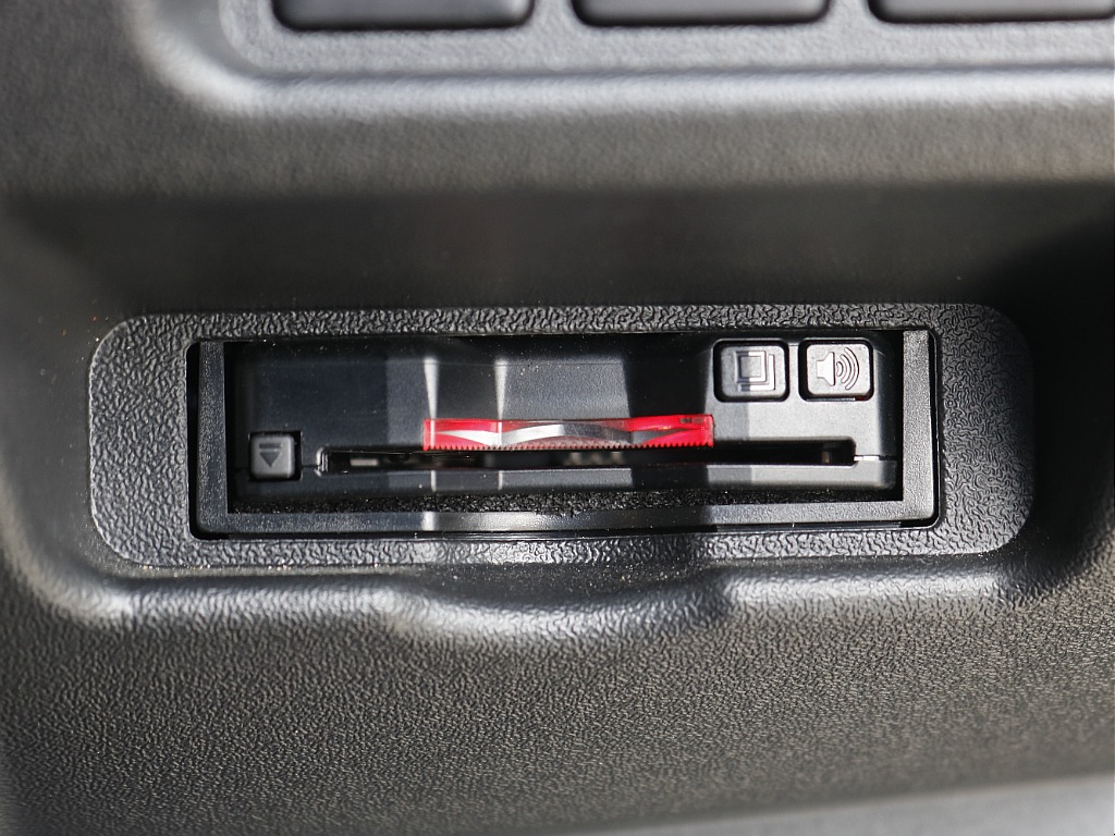 内外装、足回り、ナビと欲しい装備をパッケージングでコンプリートカスタム★もちろん追加カスタムもお任せください！どんなカスタムもお任せください！お客様のニーズに合わせたご提案をさせていただきます！