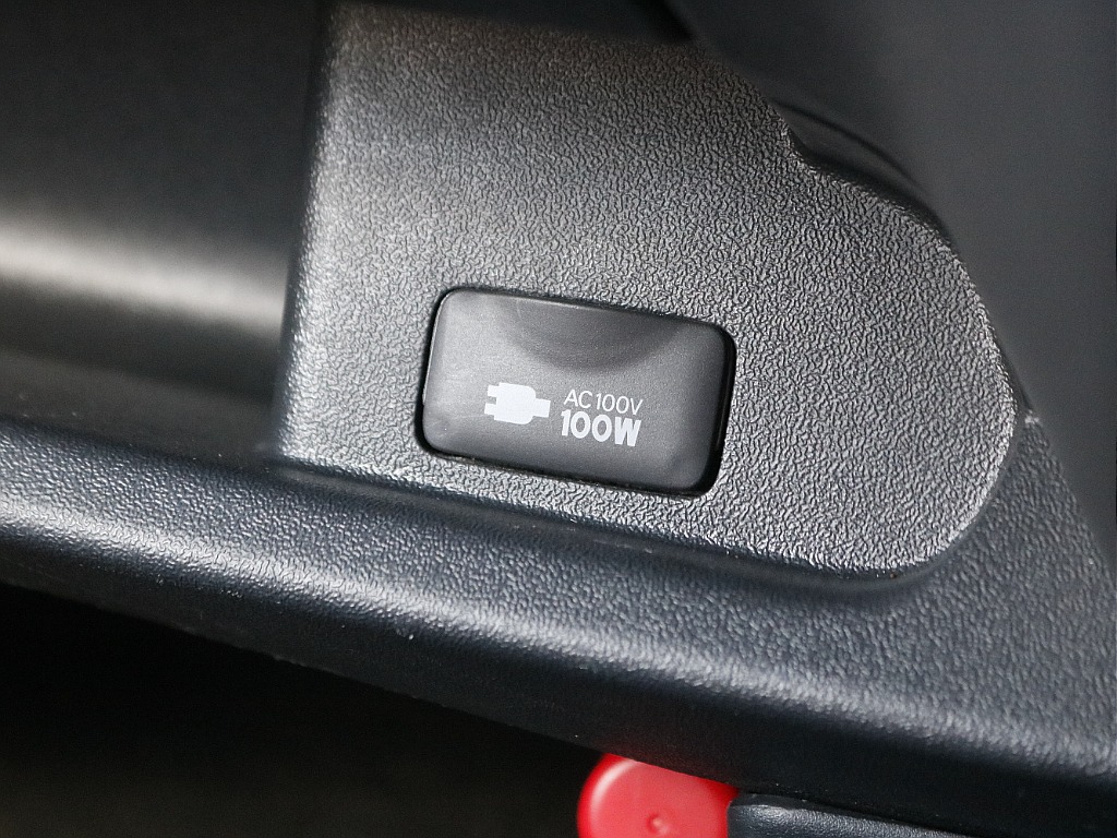 内外装、足回り、ナビと欲しい装備をパッケージングでコンプリートカスタム★もちろん追加カスタムもお任せください！どんなカスタムもお任せください！お客様のニーズに合わせたご提案をさせていただきます！