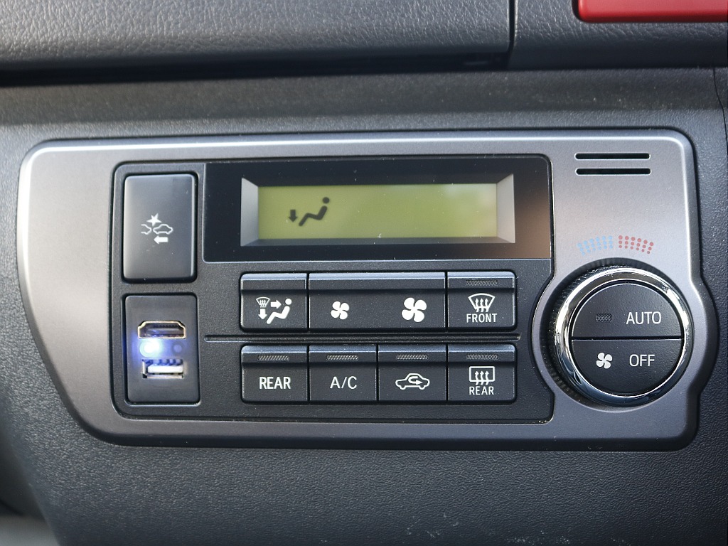 内外装、足回り、ナビと欲しい装備をパッケージングでコンプリートカスタム★もちろん追加カスタムもお任せください！どんなカスタムもお任せください！お客様のニーズに合わせたご提案をさせていただきます！