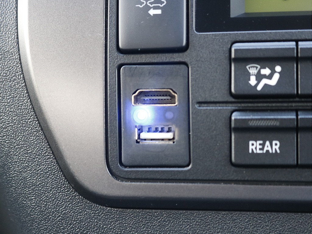 内外装、足回り、ナビと欲しい装備をパッケージングでコンプリートカスタム★もちろん追加カスタムもお任せください！どんなカスタムもお任せください！お客様のニーズに合わせたご提案をさせていただきます！