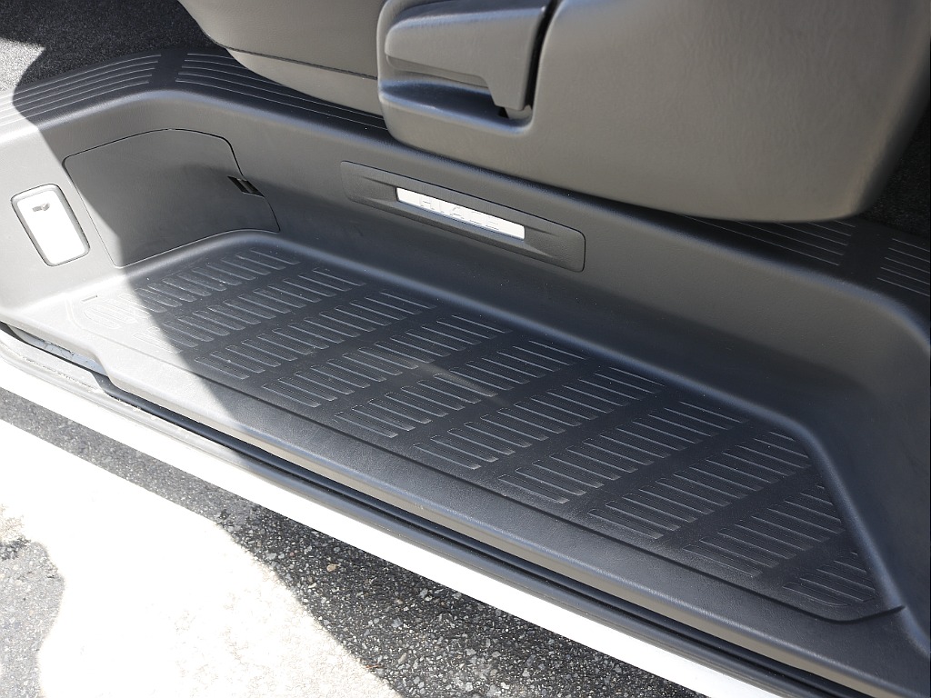 内外装、足回り、ナビと欲しい装備をパッケージングでコンプリートカスタム★もちろん追加カスタムもお任せください！どんなカスタムもお任せください！お客様のニーズに合わせたご提案をさせていただきます！