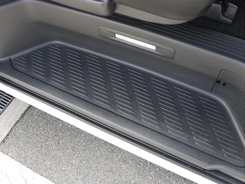 内外装、足回り、ナビと欲しい装備をパッケージングでコンプリートカスタム★もちろん追加カスタムもお任せください！どんなカスタムもお任せください！お客様のニーズに合わせたご提案をさせていただきます！