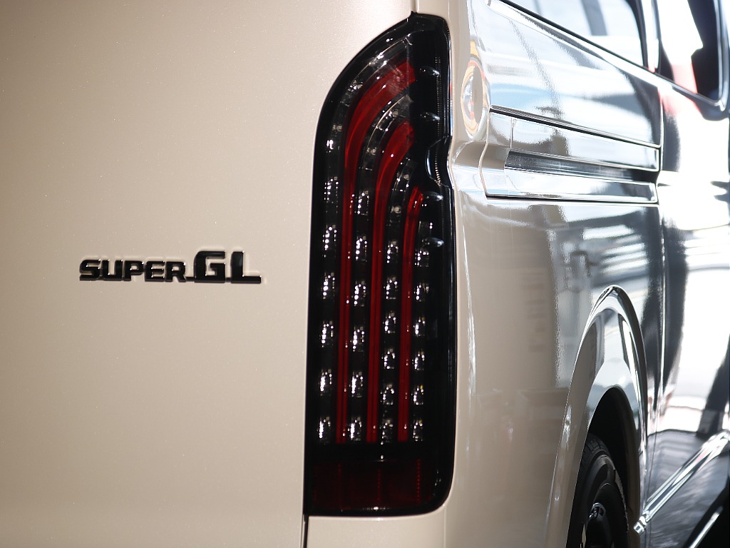 内外装、足回り、ナビと欲しい装備をパッケージングでコンプリートカスタム★もちろん追加カスタムもお任せください！どんなカスタムもお任せください！お客様のニーズに合わせたご提案をさせていただきます！