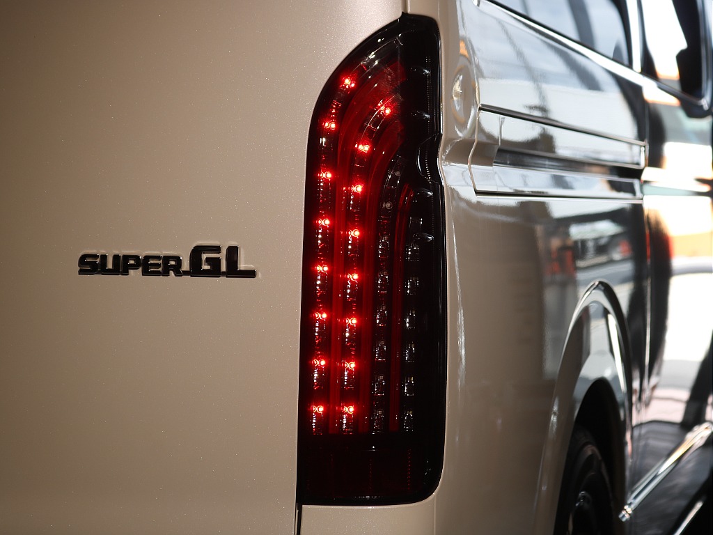 内外装、足回り、ナビと欲しい装備をパッケージングでコンプリートカスタム★もちろん追加カスタムもお任せください！どんなカスタムもお任せください！お客様のニーズに合わせたご提案をさせていただきます！