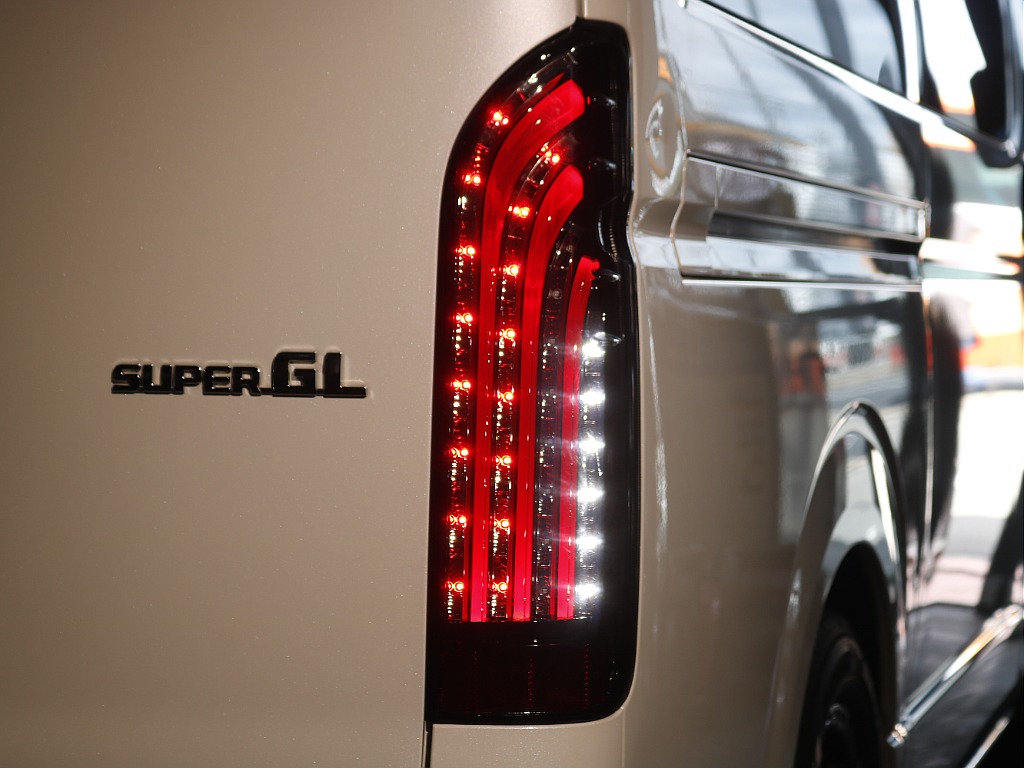 内外装、足回り、ナビと欲しい装備をパッケージングでコンプリートカスタム★もちろん追加カスタムもお任せください！どんなカスタムもお任せください！お客様のニーズに合わせたご提案をさせていただきます！