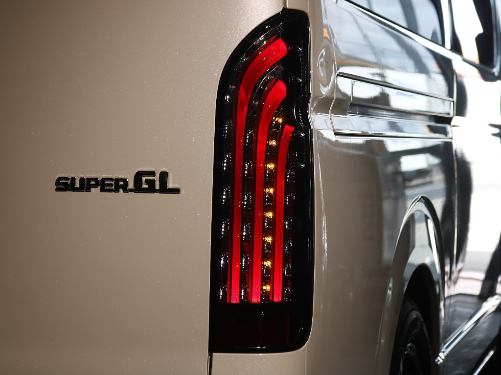 内外装、足回り、ナビと欲しい装備をパッケージングでコンプリートカスタム★もちろん追加カスタムもお任せください！どんなカスタムもお任せください！お客様のニーズに合わせたご提案をさせていただきます！